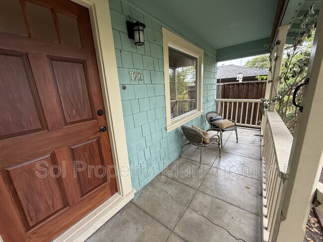 Foto del edificio - 722 Marnell Ave