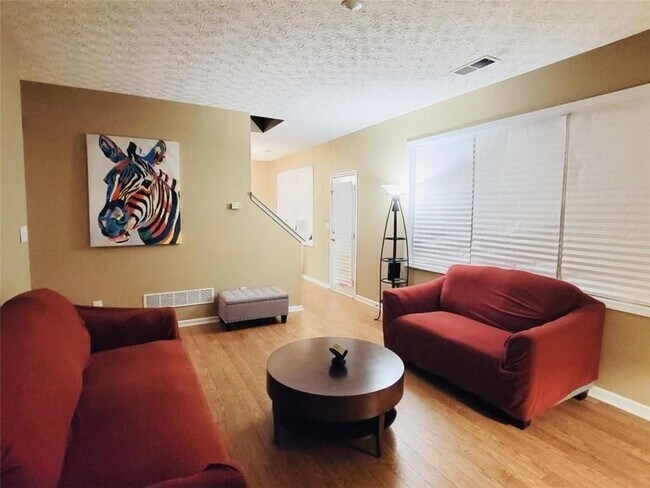 Building Photo - 6904 Silver Bend Pl SE