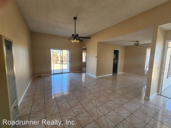 Building Photo - 2 br, 2 bath House - 7422 Kellogg Ave
