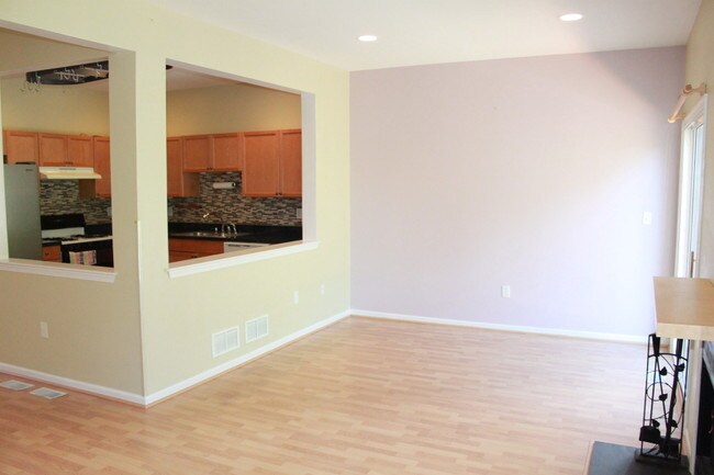 Foto del edificio - 185 Springhill Dr