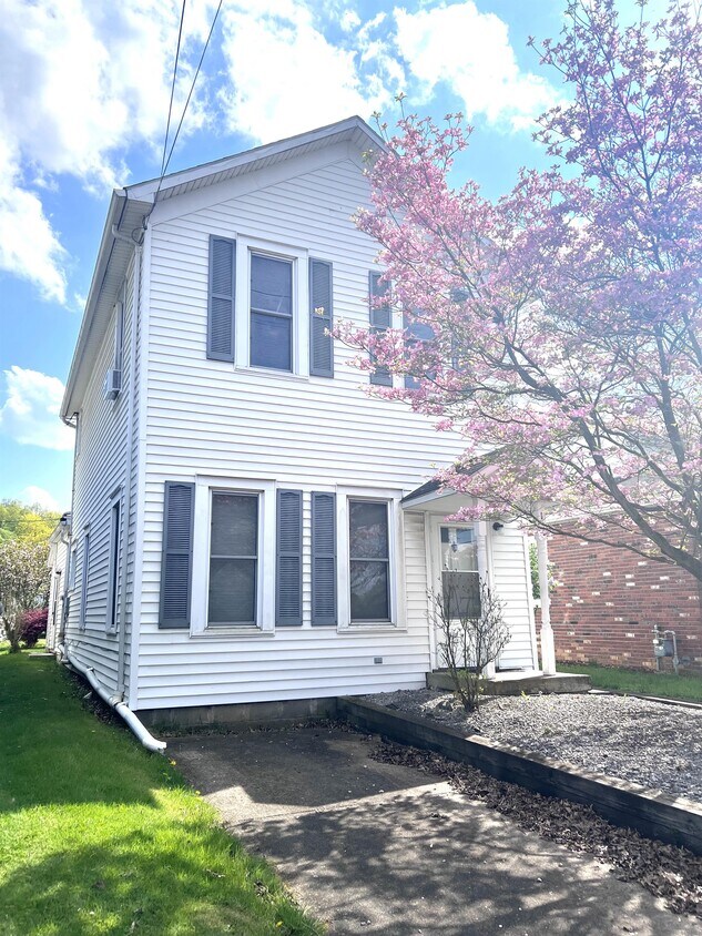 Primary Photo - 124 Rexford St