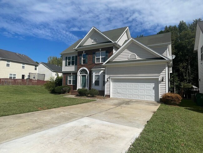 Foto del edificio - Gorgeous 5 Beds 3 Bath home | Located in the Mallard Creek- Withrow Downs Community