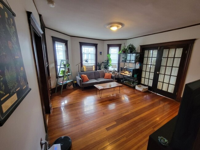 Building Photo - Location Location Location 2 Bd 1 Bath on ...