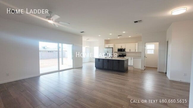 Building Photo - 926 N 97th Way