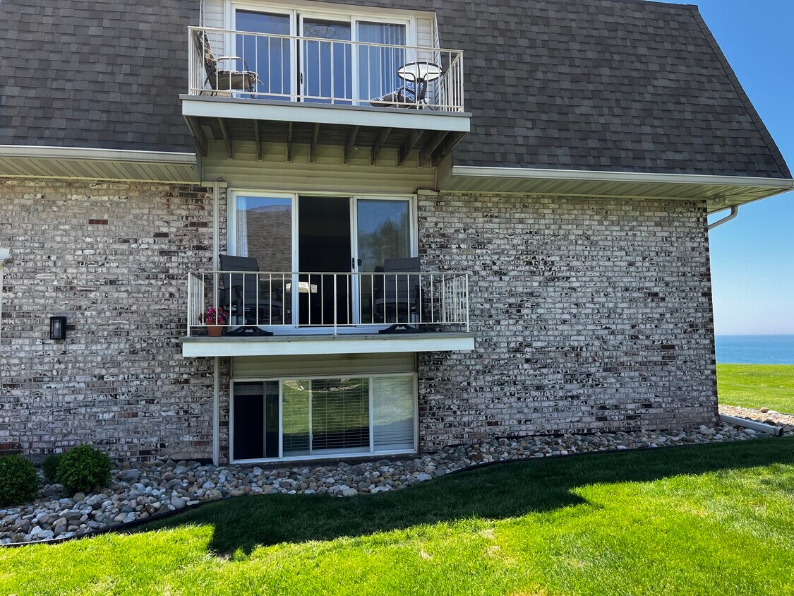 3616 Lakeshore Dr Unit E7, Saint Joseph, MI 49085 Condo for Rent in