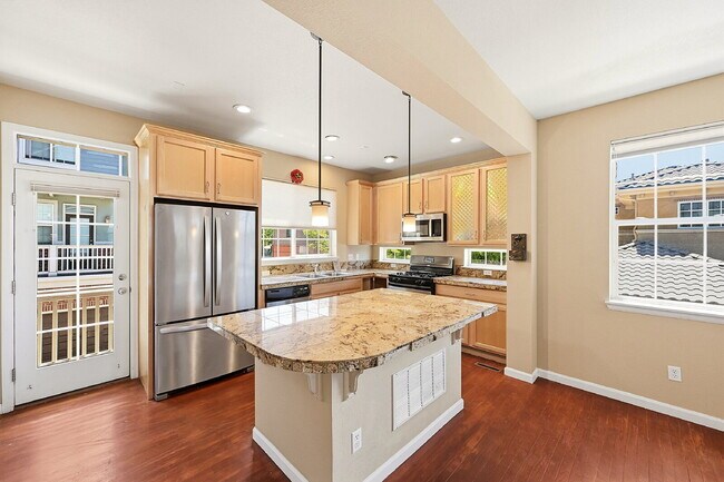 Foto del edificio - $2,740.95 -  3 Bed, 2.5 Bath Townhome in Denver with Attached Garage and Central AC!