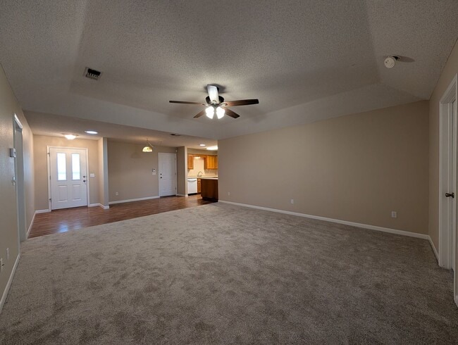 Foto del edificio - 3/2/2  Close to Kraft Park & the County Line- Memorial Trail / Fridge Included / Fenced Back Yard...