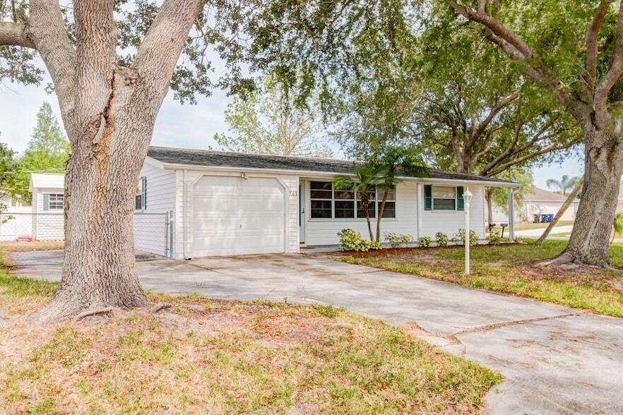 Foto principal - 741 Smith St