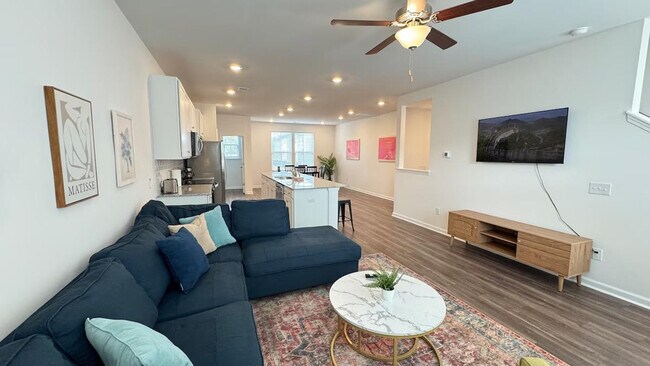 Foto del edificio - 153 Roxanne Dr