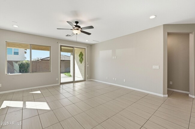 Foto del edificio - 26130 N 121st Ave