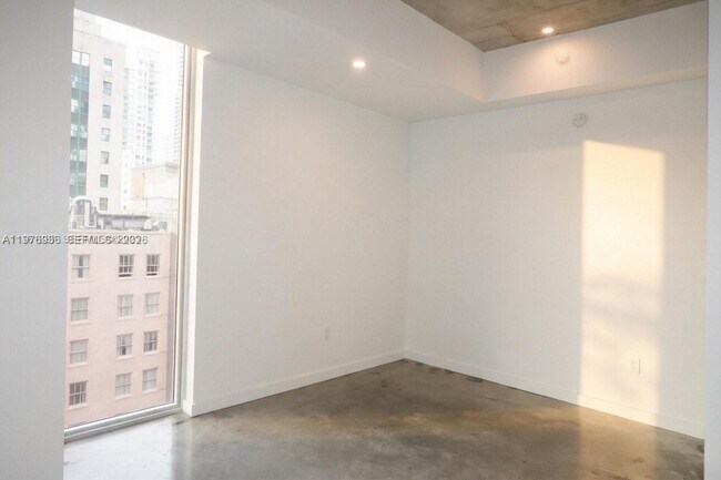 Foto del edificio - 151 SE 1st St