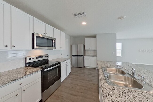 Building Photo - 8645 SW 44th Ct