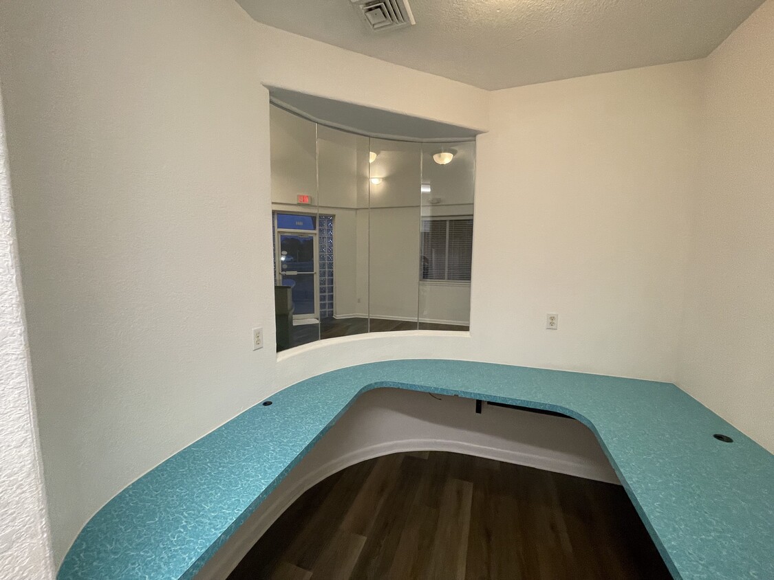 Building Photo - 8305 Navarre Pky