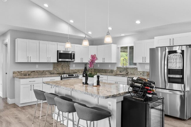 Building Photo - Move-In Ready, 3-Bedroom Fully Furnished Retreat with 3 Bathroom in Keaau Paradise!"