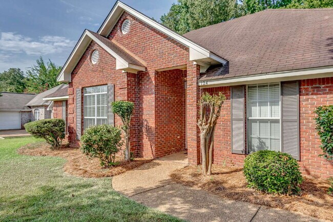 Building Photo - Available Now! 3 Bedroom 2 Bath Home For Rent in the Heart of Gluckstadt