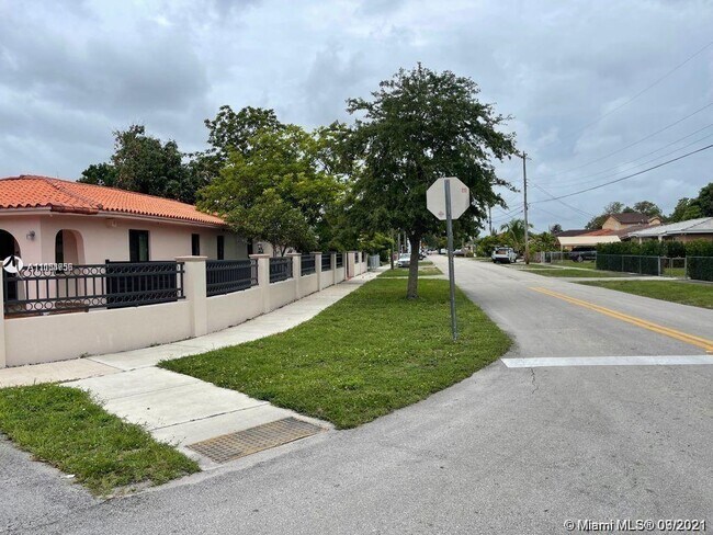 Foto del edificio - 6440 SW 4th St