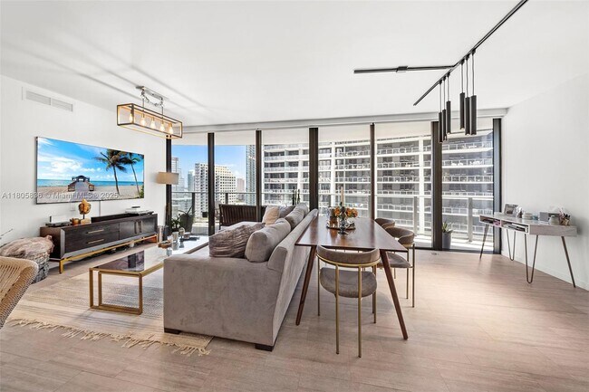 Building Photo - 1000 Brickell Plz