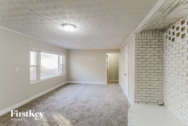Building Photo - 4752 Manse Dr