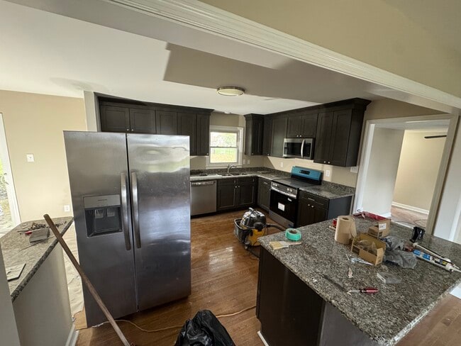 Building Photo - 519 Meadowlawn Dr