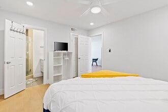 Building Photo - 909 Reinli St