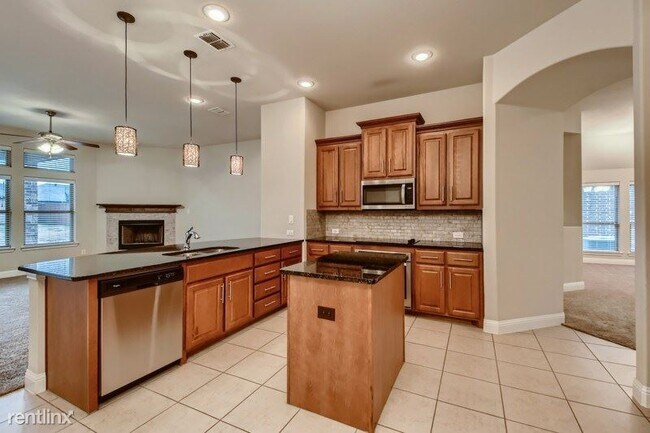 Building Photo - 4 br, 3 bath House - 302 Ovaletta Dr UNIT