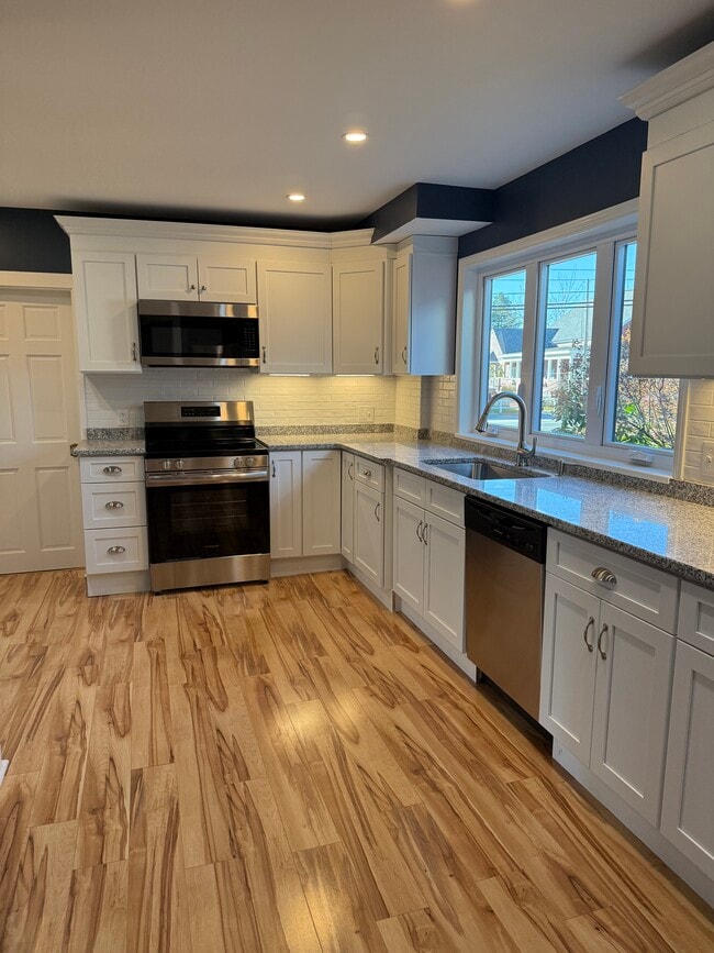 Building Photo - 13 Pressey Ct