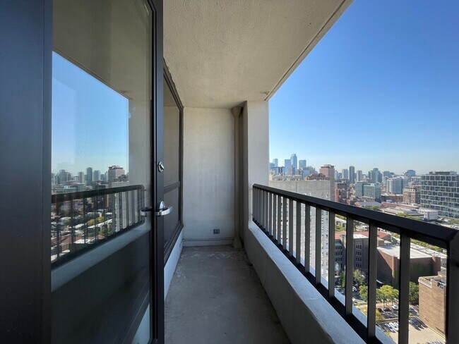 Foto del edificio - 1030 N State St