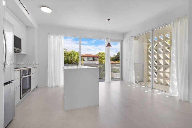 Foto del edificio - 4432 W Flagler St