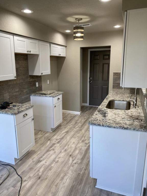 Building Photo - 909 Springhill