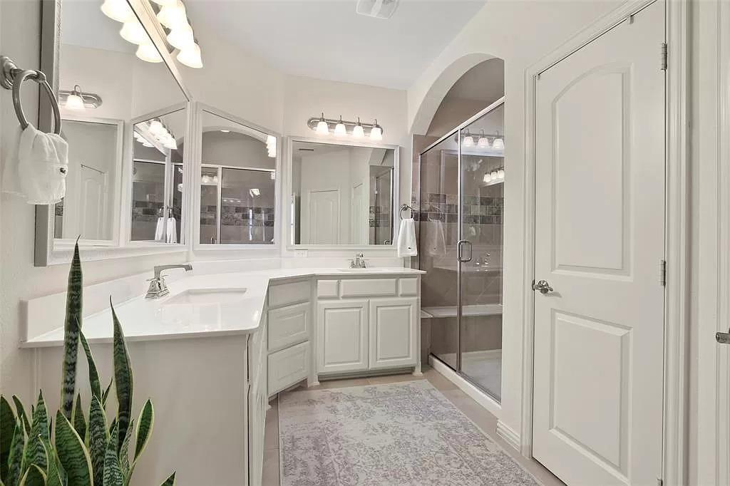 Primary Bathroom - 4666 Rhett Ln