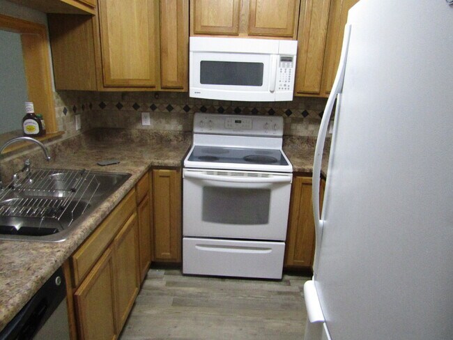 Foto del edificio - 2BD/1.5BA Townhouse in Foxborough – Availa...