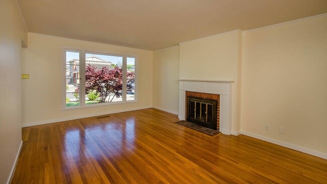 Foto del edificio - 909 Fleetwood Dr