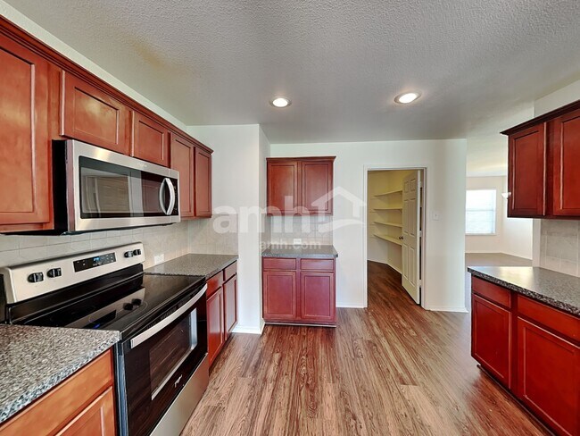 Foto del edificio - 9213 Whistlewood Dr