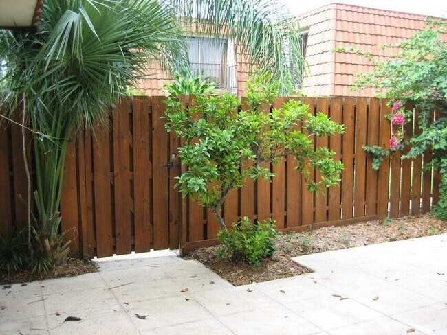 Foto del edificio - 3216 Spanish Wells Dr