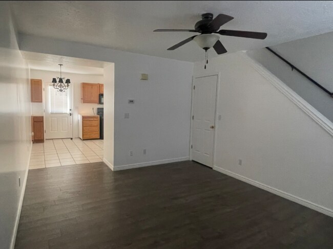 Foto del edificio - 1305 Monroe Blvd