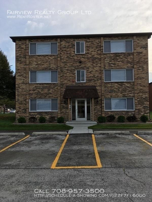 Foto principal - 1 bedroom in Crestwood IL 60445