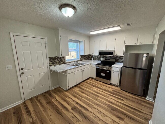 Building Photo - Available FOR RENT in Midland City, AL