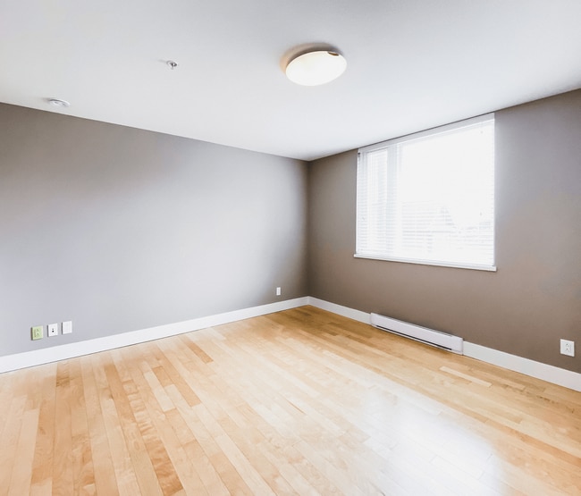 Building Photo - Bennett House