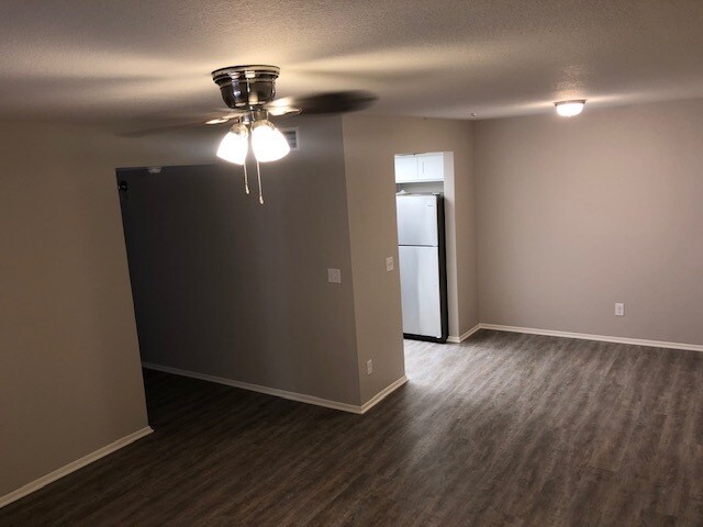 Foto del edificio - 1340 N Recker Rd