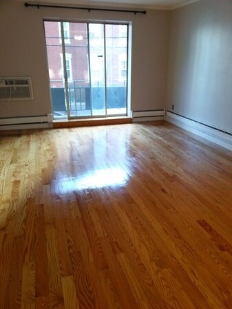 Building Photo - 18 Pond St