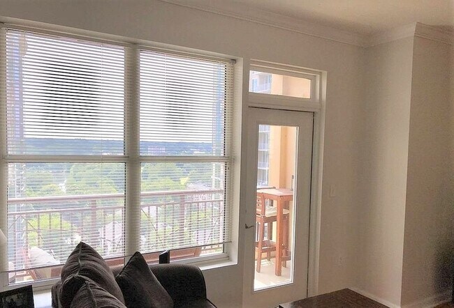 Bright, but private. Overlooking Piedmont Park. - 1101 Juniper St NE