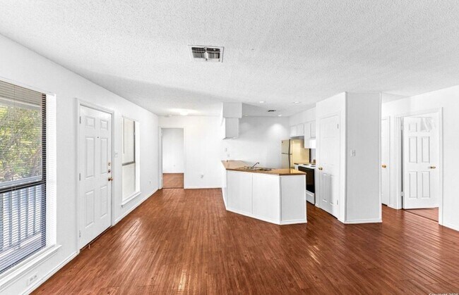 Foto del edificio - 7568 Windsor Oaks