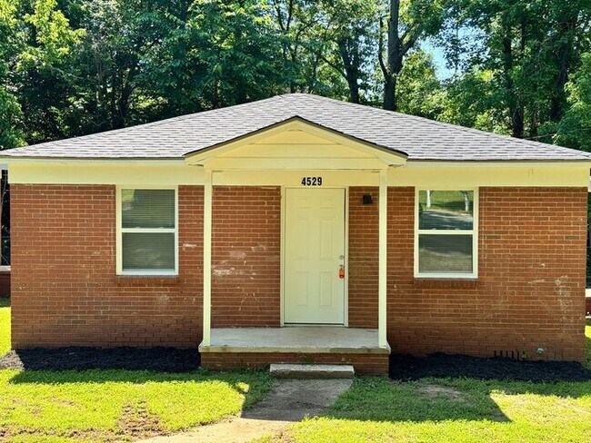 Foto del edificio - 1-Month Free Summer Move In Special & Waiv...