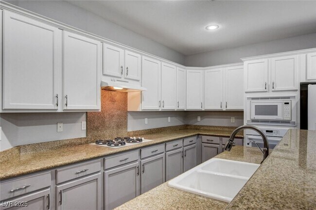 Building Photo - 5643 Almocita Ct