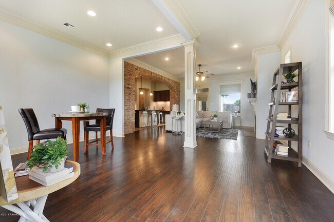 Building Photo - 308 Overbrook Dr