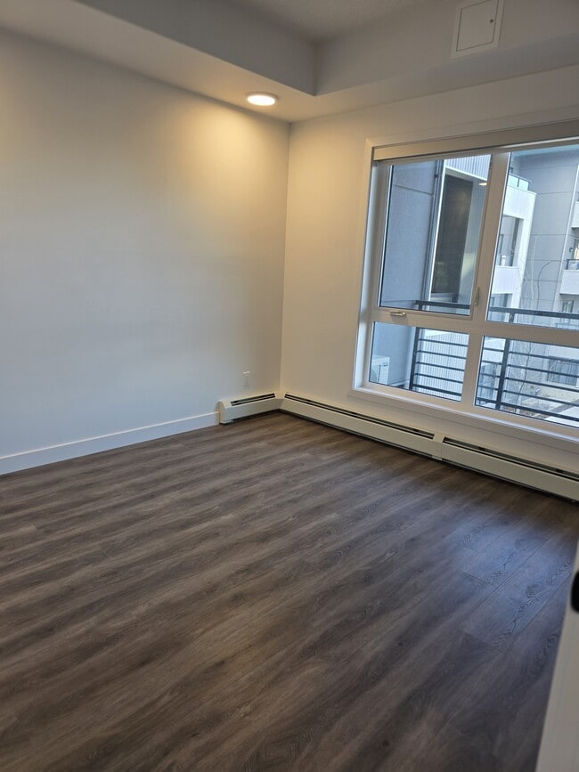 Building Photo - 350-3350 Livingston Common NE