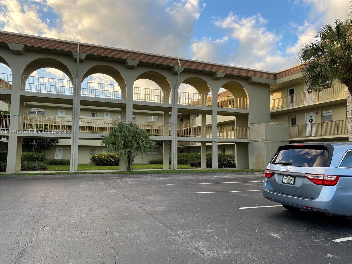 Foto principal - 5501 NW 2nd Ave