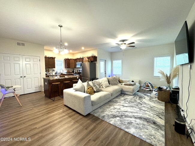 Building Photo - 148 Broadleaf Dr