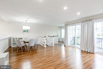 Building Photo - 421 Wendover Dr