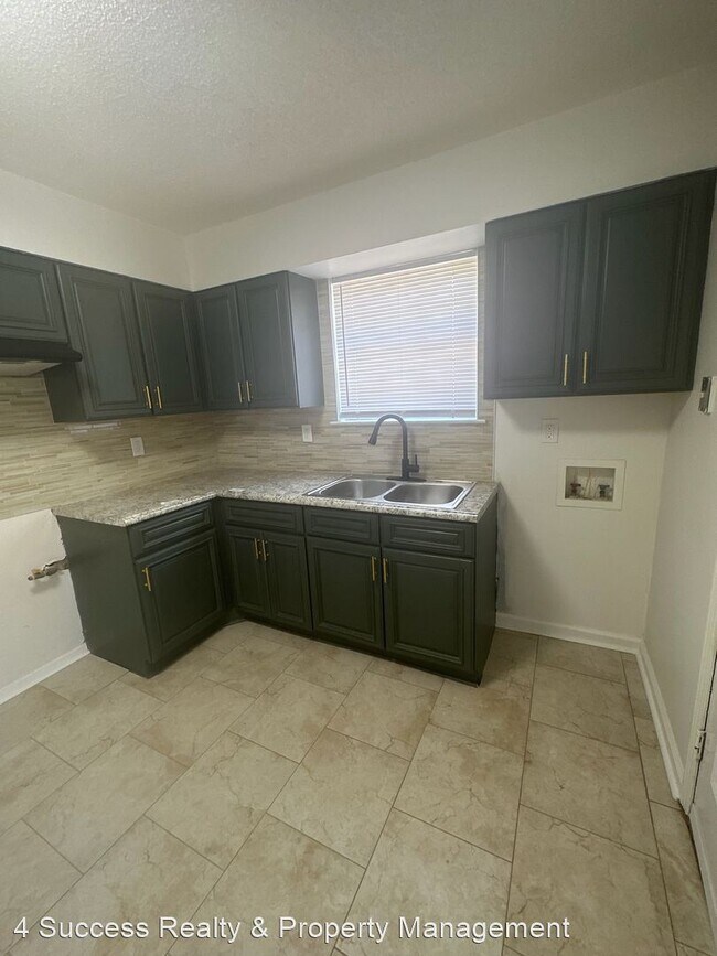 Building Photo - 4 br, 1 bath House - 519 N. Fifth